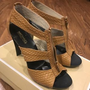 Michael Kors Berkeley Strap Sandal size 9.5